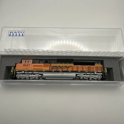 Kato  N scale - BNSF Railway SD70ACe #8400   DCC  176-8523-DCC T4 - Image 1 of 4