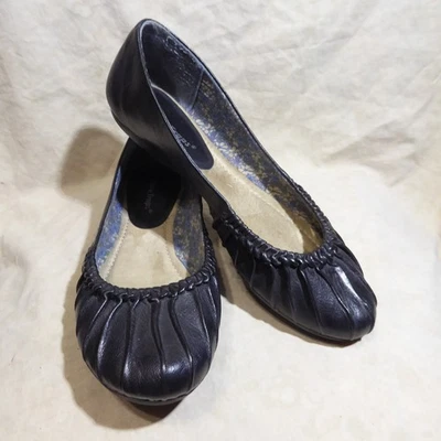 🩰 BareTraps Cómodo Ballet Pisos Talla 8 M Cuero sintético Negro; Detalles Acanalados Foto 1 de 4