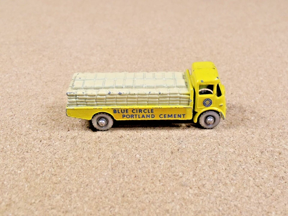 OLD VINTAGE LESNEY MATCHBOX # 51 ALBION CHIEFTAN SILVER PLASTIC WHEELS - Image 1 of 4