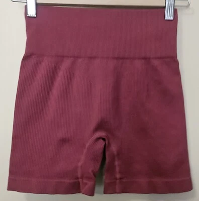 Pantalones cortos borgoña acanalados talla S sin marca para mujer Foto 1 de 3