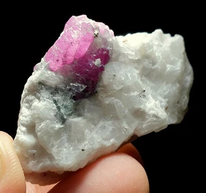 147Cts Very Nice Quality Ruby with Feldspar Matrix Specimen Famage Free piece - Picture 1 of 5