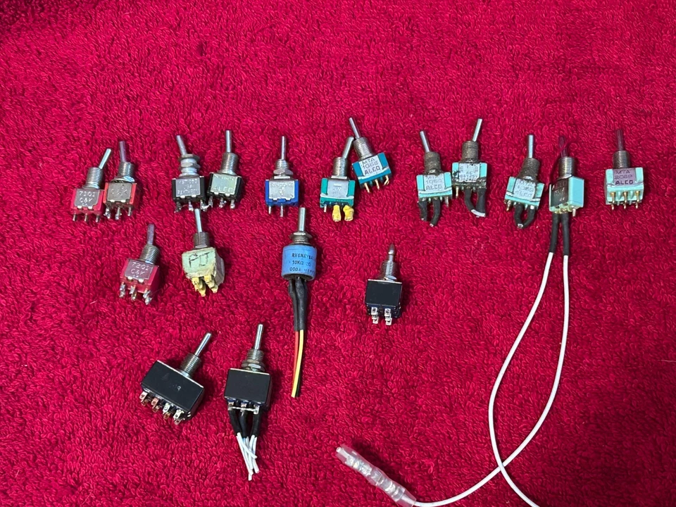 批量 18 件 ALCO AIRCRAFT 迷你狗开关 — 第 1/4 张图片