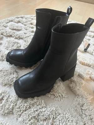 Neu! Damen Schuhe Stiefel Stiefeletten Schwarz Gr. 38 Neu - Bild 1 von 4