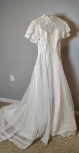 Vintage 80s Wedding Dress Lace Flutter Sleeves Train Beaded Bows size 10 - Picture 1 of 19