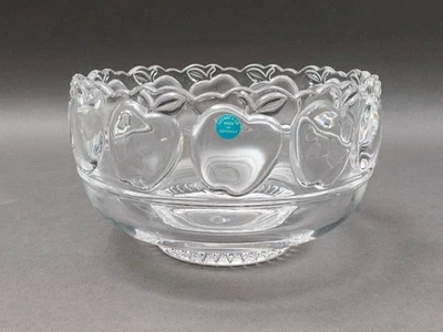 Elegante centro de mesa de vidrio con patas de fruta de manzana de cristal firmado por Tiffany & Co Foto 1 de 4