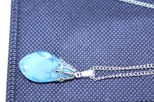 Howlite Dyed California USA Pendant Necklace with 23" Silver-tone Chain - Picture 1 of 5