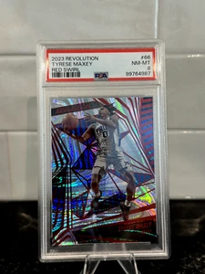 2023 Panini Revolution Tyrese Maxey Red Swirl #66 /199 PSA 8 - Foto 1 di 3
