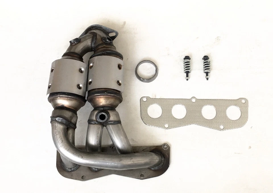 2001 2002 2003 TOYOTA  RAV4 2.0L Manifold Catalytic Converter - Image 1 of 1