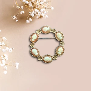 Broche camafeo vintage rosa y blanco 1,25" - Imagen 1 de 2