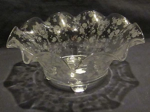 Cambridge Rose Point Bowl Crimped 4 Footed - Picture 1 of 2