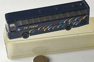 WIKING 1:87 Bus Mercedes O 303 RDH en vogue Reisebus dunkelblau H0 - Bild 1 von 9