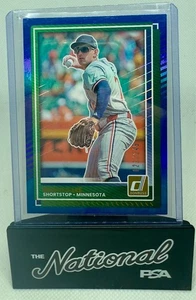 2025 Panini Donruss - Optic Brooks Lee #73 Blue Velocity Prizm (RC) /149 Twins - Picture 1 of 2