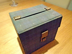 VINTAGE 7" PLATTENKOFFER GRÜNES TARTAN-FINISH, ETWAS SCHEU BRAUCHT EINEN SAUBEREN ZUSTAND. - Bild 1 von 3