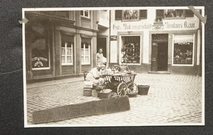 Foto Portrait Marktplatz Bernkastel Kues 1930 Geschäft Händler Schild Haus Firma - Bild 1 von 2