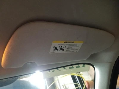 Parasol derecho pasajero iluminado para 06-10 PT CRUISER 525596 Foto 1 de 4