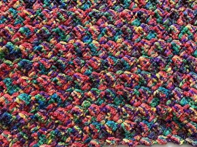 Manta afgana vintage hecha a mano arco iris 46 x 51 borde festoneado multicolor Foto 1 de 4