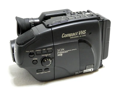 HS POUR PIECES / JVC GR AX43E CAMESCOPE VHS AVEC BATTERIE VINTAGE VIDEO CAMERA - Photo 1/4