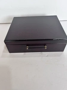 Dunkelbraunes Schmuckkästchen aus Holz 8”x6,5” 2,75” hoch - Bild 1 von 6