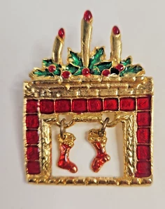 VNTG Jewelry-Gold Tone Fireplace with Dangle Stockings Brooch/Pin - Picture 1 of 3