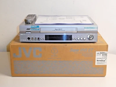 JVC HR-S6850 High-End S-VHS ET Videorecorder Silber in OVP, FB&BDA, 2J. Garantie - Bild 1 von 4