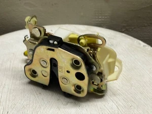 NEW GM Genuine Opel Astra Tigra Corsa Door Lock 90452374 133194 - Picture 1 of 4