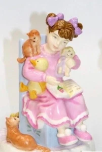 Figura Royal Doulton Ch8 Childhood Memories Bedtime Story 2006 - Imagen 1 de 14