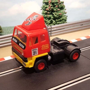 Scalextric 1:32 Lorry Truck Racing Rig - C2070 Red Demon Tweeks #21 - Picture 1 of 1