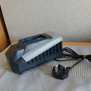 Cargador de batería genuino Mac Allister MC36-Li-E2 36V de iones de litio carga rápida - Imagen 1 de 5