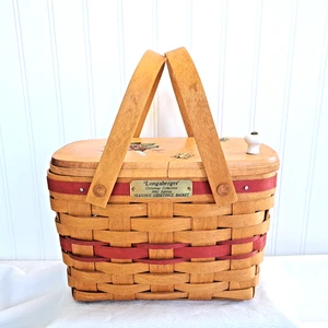 Cesta de saludos Longaberger 1992 temporada roja con tapa pintada y protector - Imagen 1 de 9