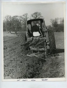 Tractor Arado TKX 722E Hyde Farm Beaconsfield 1969 Foto de prensa - Imagen 1 de 2