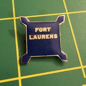 Spilla da bavero vintage Fort Laurens smaltata blu, B17 - Foto 1 di 2