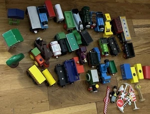 Lote de 33 trenes metálicos de madera Thomas Wooden Railway & Brio DE COLECCIÓN, ropa de juego - Imagen 1 de 5