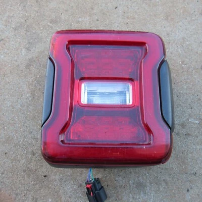 Jeep Wrangler 2018 2019 2020 2021 2022 2023 luz trasera derecha pasajero OEM Foto 1 de 4