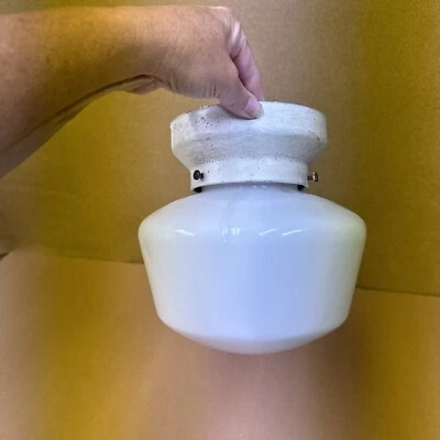 De colección 1920 Art Deco Escuela Granja Leche Vidrio Iluminación Techo Lámpara Pantalla Foto 1 de 4