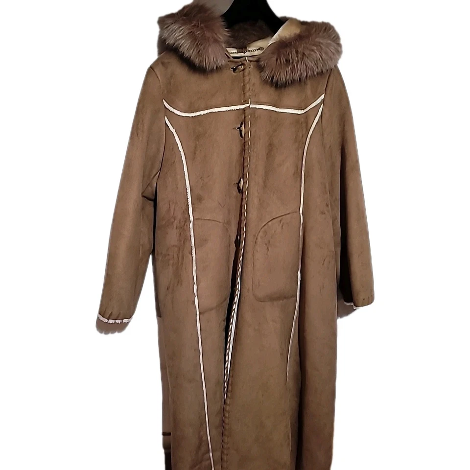 Abrigo largo de gamuza marrón Wilson para mujer manga larga hermoso abrigo con capucha de piel. Foto 1 de 4