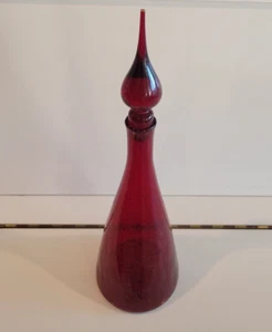 RUBY RED MCM PILGRIM GLASS DECANTER CRACKLE GLASS 15.25 INCHES HOLDS 30 OZ - Picture 1 of 8