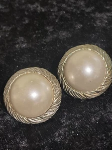 Vintage Big Faux Pearls Earrings Gold Tone 1 Inch - Picture 1 of 6