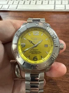 Raro Reloj Invicta GMT 42mm Pro Diver Esfera Amarilla Acero Modelo: 6334 COMO NUEVO - Imagen 1 de 6