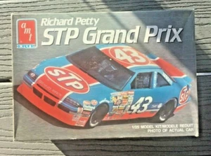 AMT 1/25 NASCAR # 43 STP RICHARD PETTY GRAND PRIX NASCAR MODEL KIT 6728 OPEN BOX - Picture 1 of 11