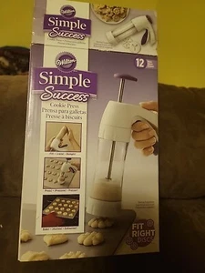 Wilton Simple Success Cookie Press 11 Discs Included - Picture 1 of 3