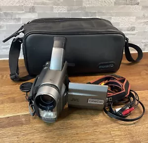 Digital Camcorder JVC GR-DVF31U CyberCam MiniDV Video Camera + Ambico Padded Bag - Picture 1 of 13