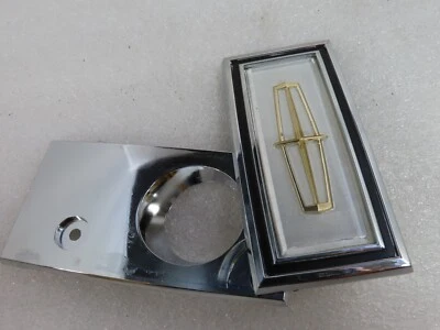 NOS OEM 1982 - 1987  Lincoln Continental trunk lock keyhole cover emblem flipper - Image 1 of 4
