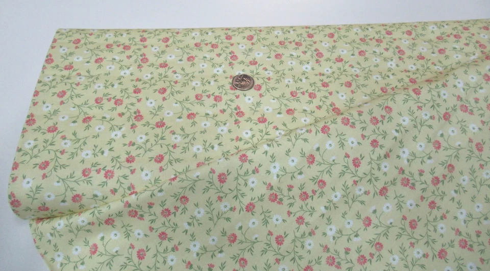 MARCUS quilt-craft fabric DAISY yellow 2 yds (r-021396) Shades Of Romance - Image 1 of 1