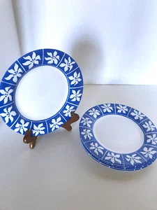 Lot 6 Arcopal France Salad or Lunch Plates Blue White Floral Design - Picture 1 of 3