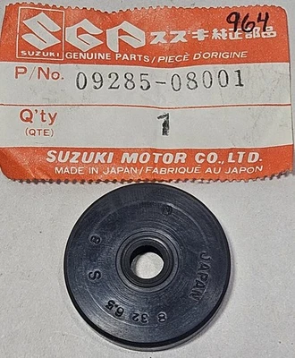 Varilla de empuje de embrague de sello de aceite genuino Suzuki 8x32x6.5 T500 GT500 GT550 OEM 09285-08001 Foto 1 de 3