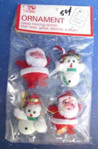 Adornos de Navidad vintage con adornos de árbol KMart pintados a mano madera flocada Santa - Imagen 1 de 6