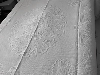Linge Ancien Couvre Lit  De Mariage  Royal Couronne De Fleur De LYS Et Dentelle - Photo 1/4