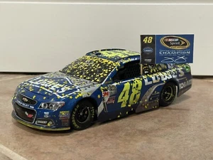 Jimmie Johnson Lowes 2016 7x campeón de NASCAR exhibición de bandera campeón 1:24 sin automóvil - Imagen 1 de 4