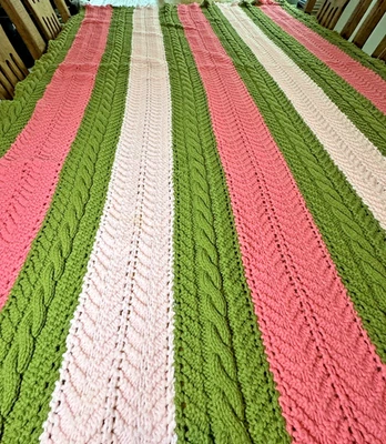 Antigo padrão de cabo listrado rosa e verde afegão feito à mão de crochê com franja 68 X 48 - Imagem 1 de 4