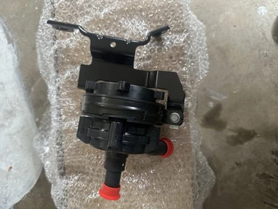 2014-2019 CADILLAC CTS INTERCOOLER COOLANT PUMP OEM 22979623 - Image 1 of 3